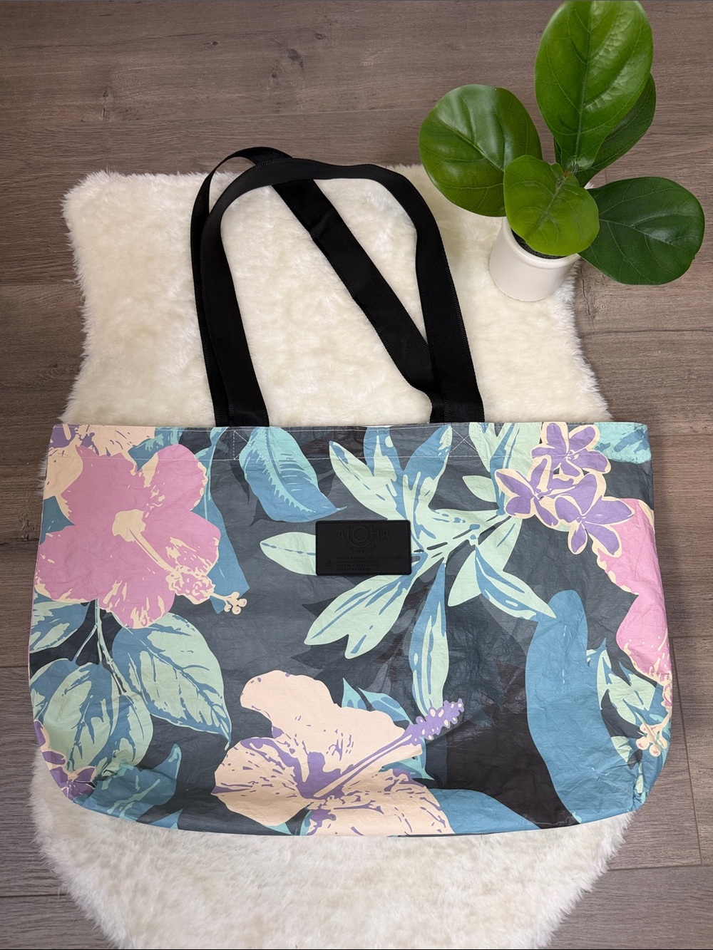 Aloha Collection Large Reversible Tote Bag - Picture 4 of 15